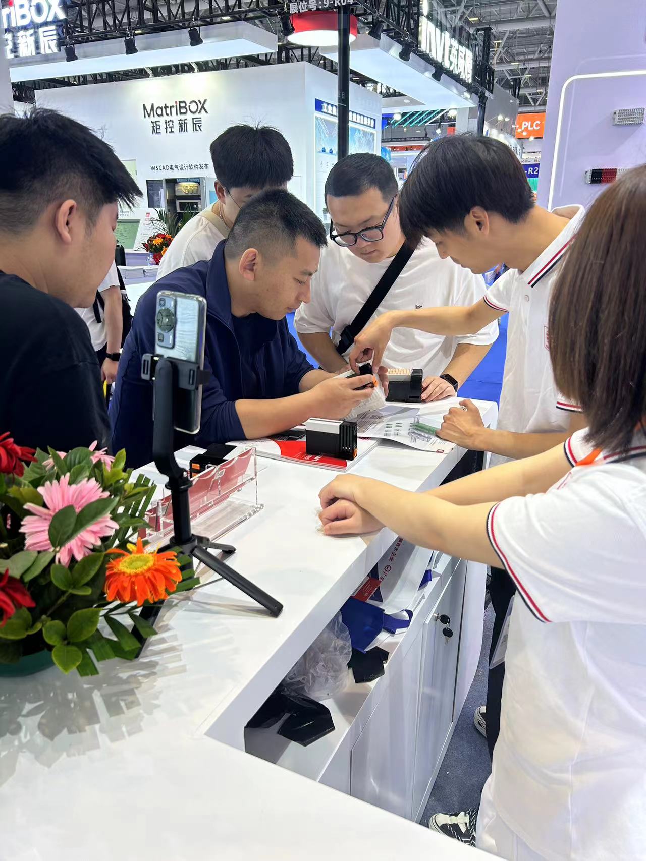 Abbracciando l'onda dell'automazione industriale intelligente, Sanan ha ottenuto il riconoscimento del settore alla fiera ITES di Shenzhen